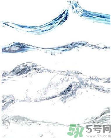 喝桶裝水好還是自來(lái)水燒開(kāi)好 喝桶裝水好還是自來(lái)水燒開(kāi)好