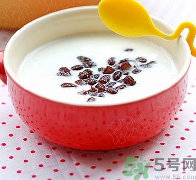 牛奶和酸奶哪個(gè)更加健康？牛奶和酸奶哪個(gè)更好？