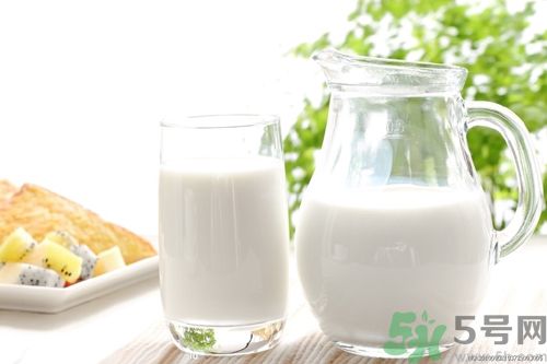 牛奶和酸奶哪個(gè)更加健康？牛奶和酸奶哪個(gè)更好？