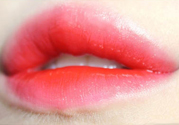 咬唇妝用什么口紅好？咬唇妝適合哪種嘴唇？