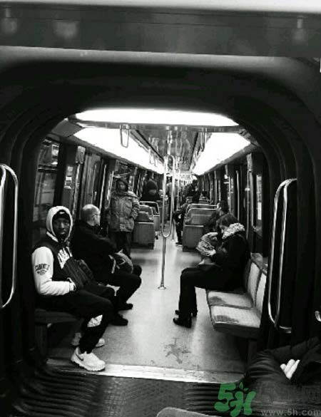 女留學(xué)生巴黎被打的真相是什么？女學(xué)生為什么巴黎被打？