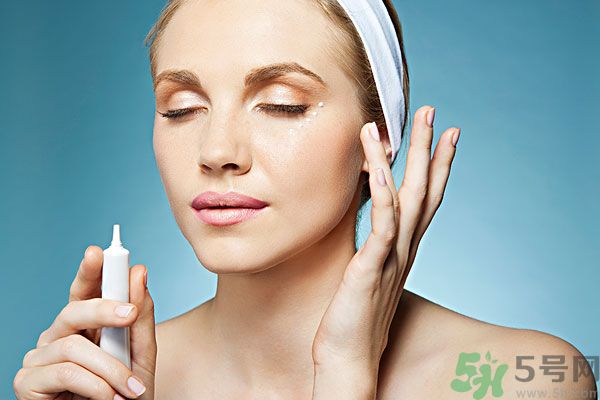 臉出油怎么辦？臉上很油怎么辦？