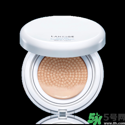 蘭芝氣墊bb13號跟21號哪個更白？蘭芝氣墊bb色差大嗎？