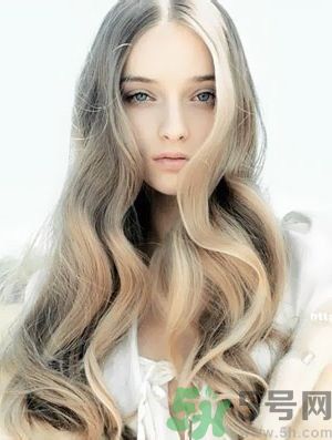 自己怎么吹卷發(fā)？吹卷發(fā)的小竅門？