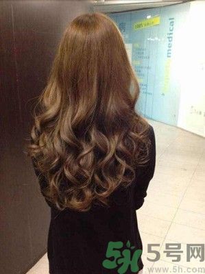 自己怎么吹卷發(fā)？吹卷發(fā)的小竅門？