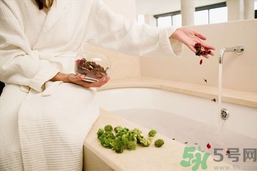 早上和晚上哪個時候洗澡更健康？什么時候可以洗澡？