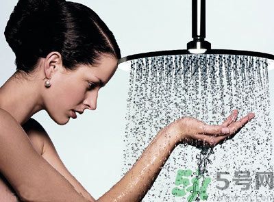 早上和晚上哪個時候洗澡更健康？什么時候可以洗澡？