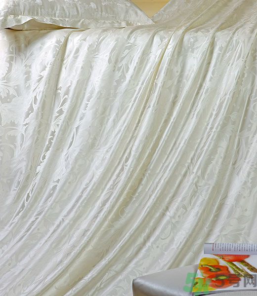 蠶絲被怎么洗滌保養(yǎng)？蠶絲被能曬嗎？