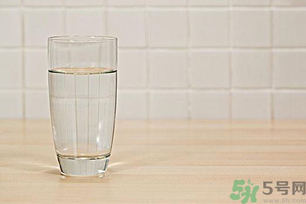 早上起床喝白開水好嗎？喝白開水好還是茶水好？