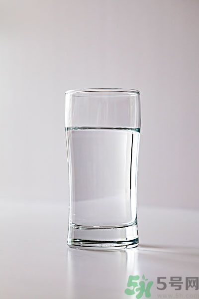 早上起床喝白開水好嗎？喝白開水好還是茶水好？