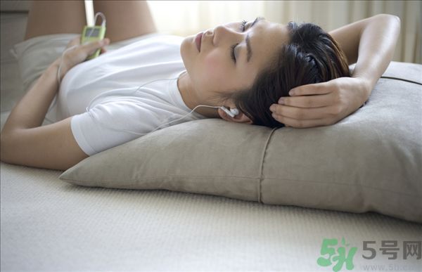 女性吃什么預(yù)防泌尿道感染？泌尿道感染不能吃什么？