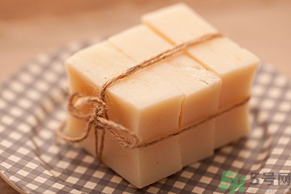 肥皂和沐浴露哪個(gè)好？肥皂和沐浴露的區(qū)別？