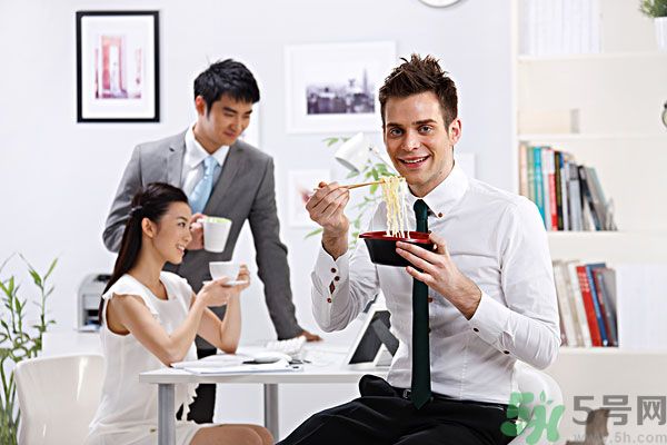 滿漢宴方便面煮著吃泡著吃哪個好？