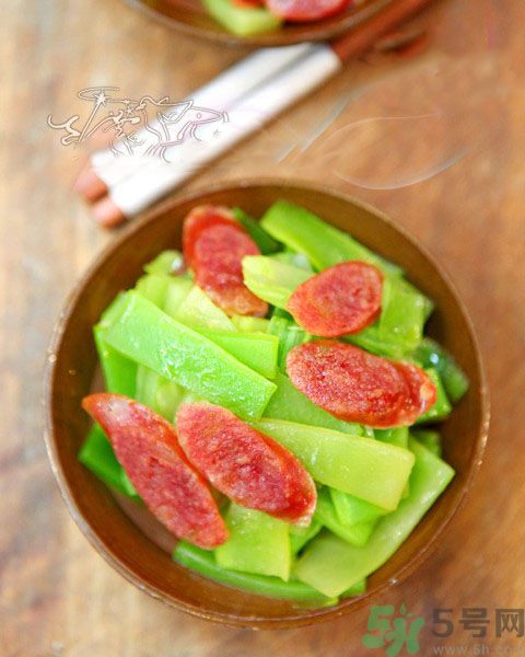 西藍(lán)花炒臘腸怎么做？西藍(lán)花炒臘腸好吃嗎？