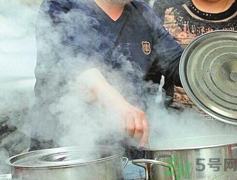 住窩棚夫婦倆十多年堅守女兒失蹤路口 如何預防孩子走失？