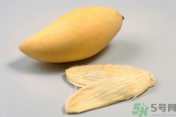 香瓜和芒果能一起吃嗎？香瓜和芒果一起吃肚子疼怎么回事