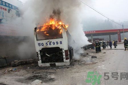 加油過(guò)滿汽車起火是怎么回事？汽車加油要注意什么？