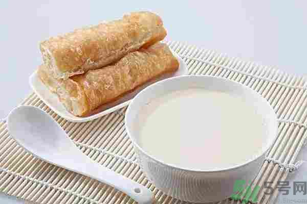 早餐吃面還是包子比較好？早餐吃包子和面健康嗎？