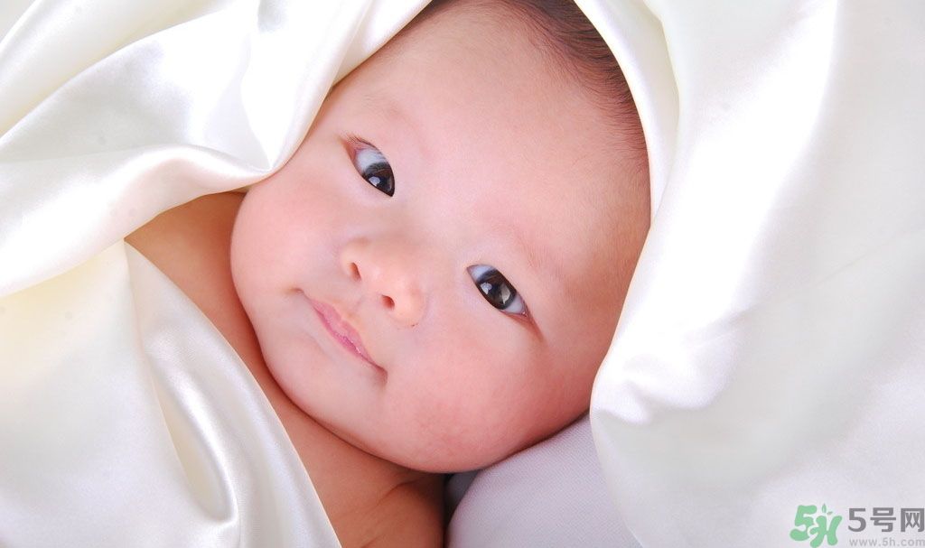 娃4歲不會(huì)喊爸爸的原因是什么？怎樣教寶寶說話？