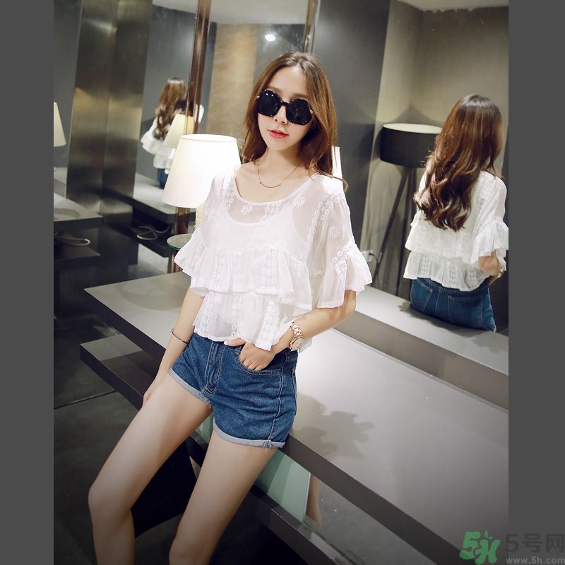 胸小的女生怎么穿衣服好看？胸小的女生怎么穿衣顯得胸大？