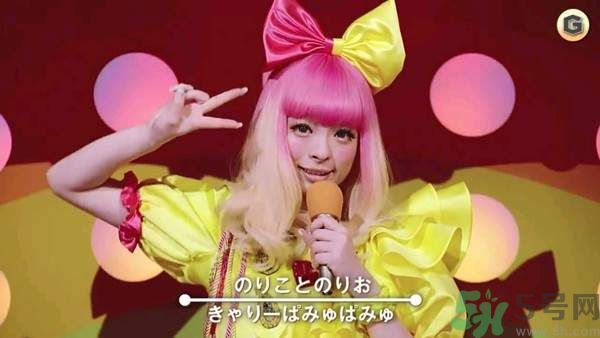 卡莉醬的原宿彩妝造型有什么特點？是不是瑰色楓葉蛾的仿妝？