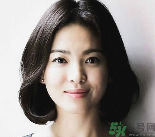 齊劉海中分適合什么臉型？齊劉海中分怎么扎好看？