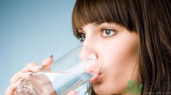 喝水能防腎結(jié)石嗎？喝水怎么預(yù)防腎結(jié)石？