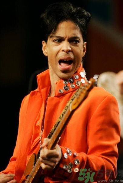 邁克爾·杰克遜昔日勁敵Prince離世的原因是什么？