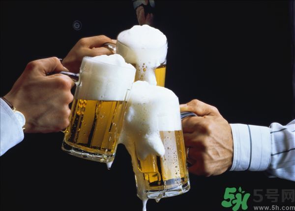 喝酒怎樣才能不傷身？飲酒要注意些什么？