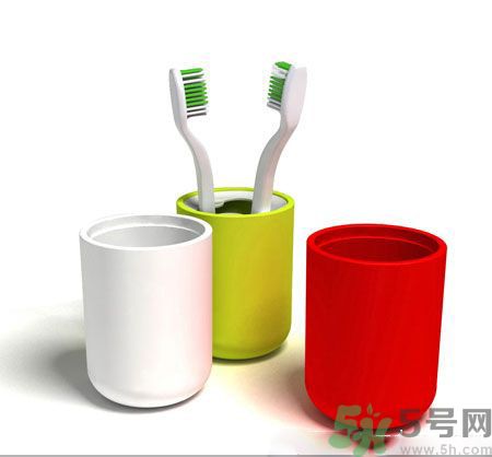 牙齦出血要換牙刷嗎？牙刷多久換一次好？