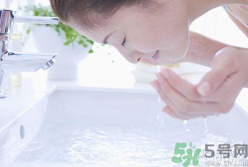 洗臉用冷水還是熱水好？用冷水洗臉好不好？