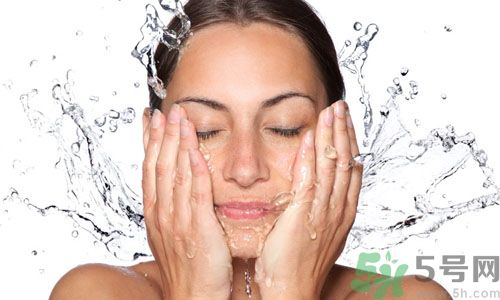洗臉用冷水還是熱水好？用冷水洗臉好不好？