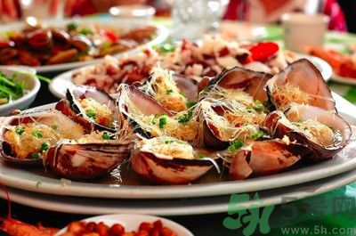 吃海鮮能喝啤酒嗎？吃海鮮為什么不能喝啤酒？