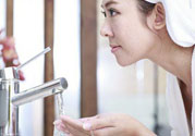 洗臉用冷水還是熱水好？用冷水洗臉好不好？