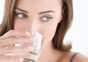 喝水能防腎結石嗎？喝水怎么預防腎結石？