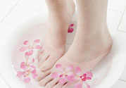 用涼水洗腳還是熱水洗腳好？為什么熱水比涼水洗腳要好？