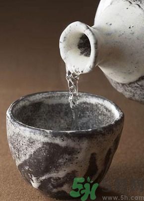 白酒能代替料酒做菜嗎？白酒可以用來做菜嗎？