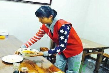 患癌女子為什么拒收捐款？患癌女子拒收捐款是怎么回事？