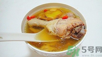 燉雞湯用冷水還是熱水？雞湯用冷水可以嗎？