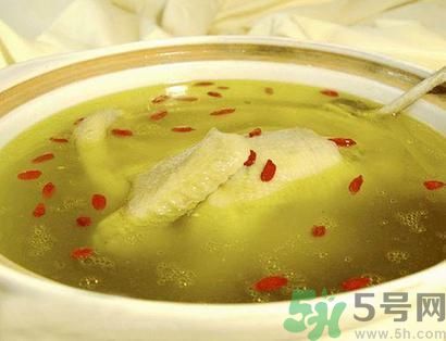 燉雞湯怎么去腥？燉雞湯很腥要怎做才好？