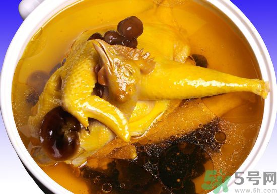 燉雞湯怎么去腥？燉雞湯很腥要怎做才好？