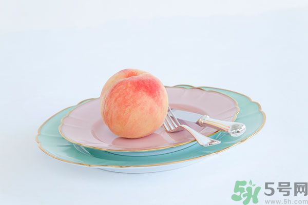 桃子跟什么不能一起吃？桃子跟什么相克？