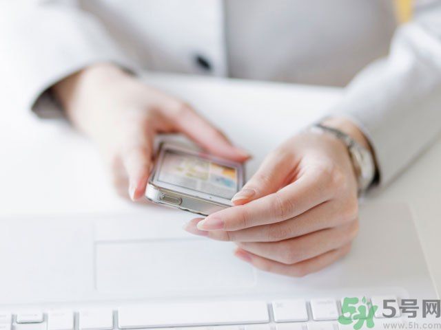 低頭族會(huì)造成哪些肌膚問題？低頭族要注意什么？