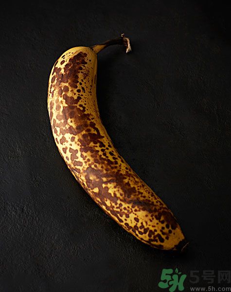 香蕉皮有黑點還能吃嗎？香蕉怎么保存不變黑？
