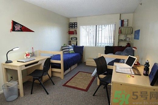 和討厭的人住在一個(gè)宿舍是一種怎樣的體驗(yàn)？