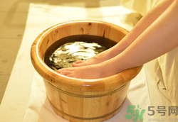 白醋泡腳可以治療腳氣嗎?白醋泡腳的功效與作用 白醋泡腳可以治療腳氣嗎?白醋泡腳的功效與作用