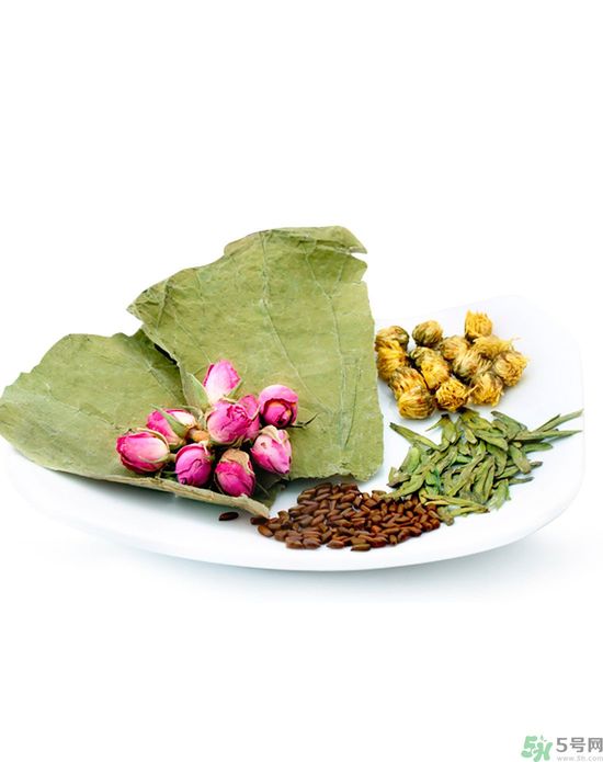 荷葉冬瓜減肥茶的做法是什么？喝荷葉冬瓜減肥茶有什么注意事項？