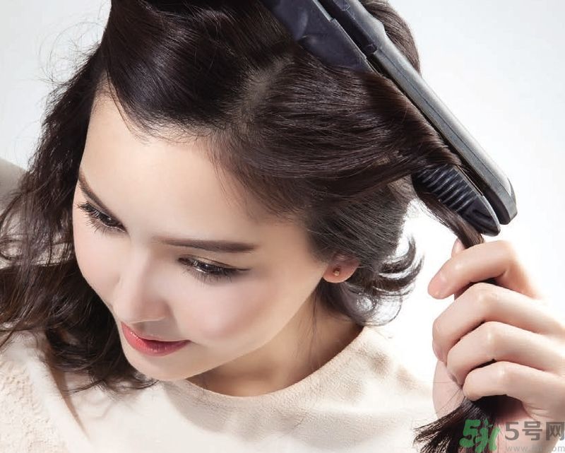 中長(zhǎng)微卷鮑伯頭怎么弄？大人味浪漫鮑伯頭