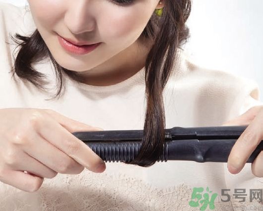 中長(zhǎng)微卷鮑伯頭怎么弄？大人味浪漫鮑伯頭