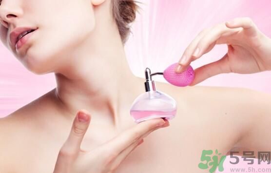 香水會(huì)導(dǎo)致不孕嗎？使用香水要注意什么？